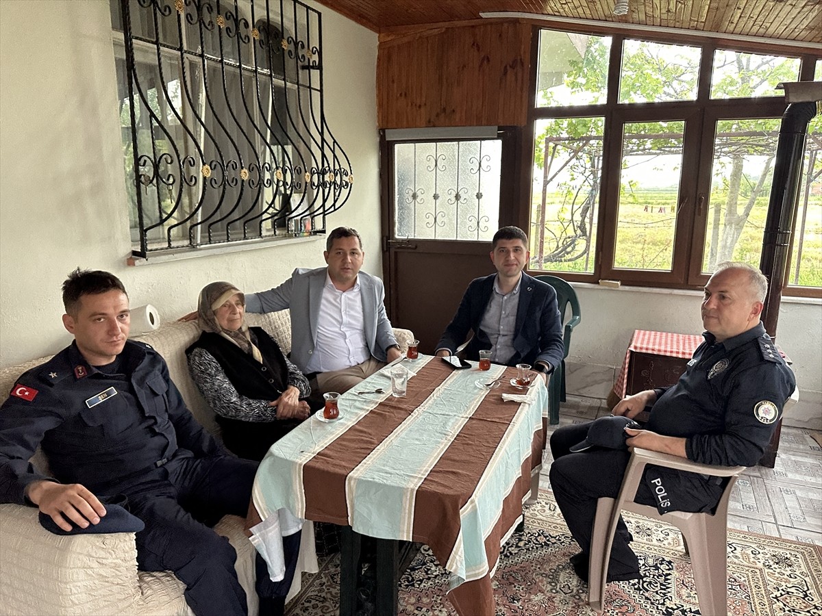 Samsun'un Alaçam ilçesinde 15 Temmuz darbe girişiminde şehit düşen Sevgi Yeşilyurt'un annesi...