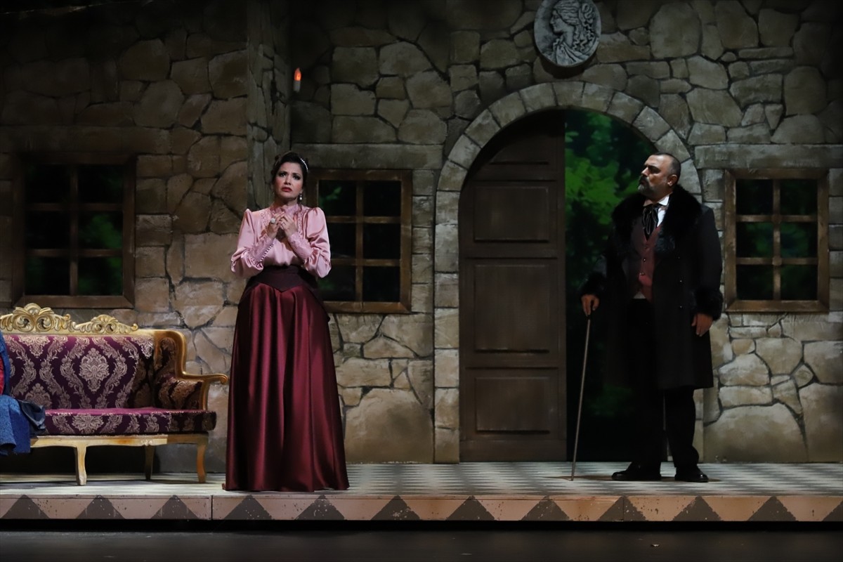 Samsun Devlet Opera ve Balesi (SAMDOB), "La Traviata" operasını yarın sanatseverlerle...