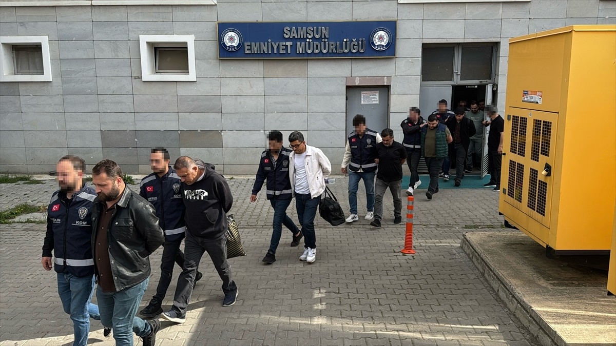  Samsun merkezli 3 ilde FETÖ'nün finansal yapılanmasına ilişkin iki döner zincirine yönelik...