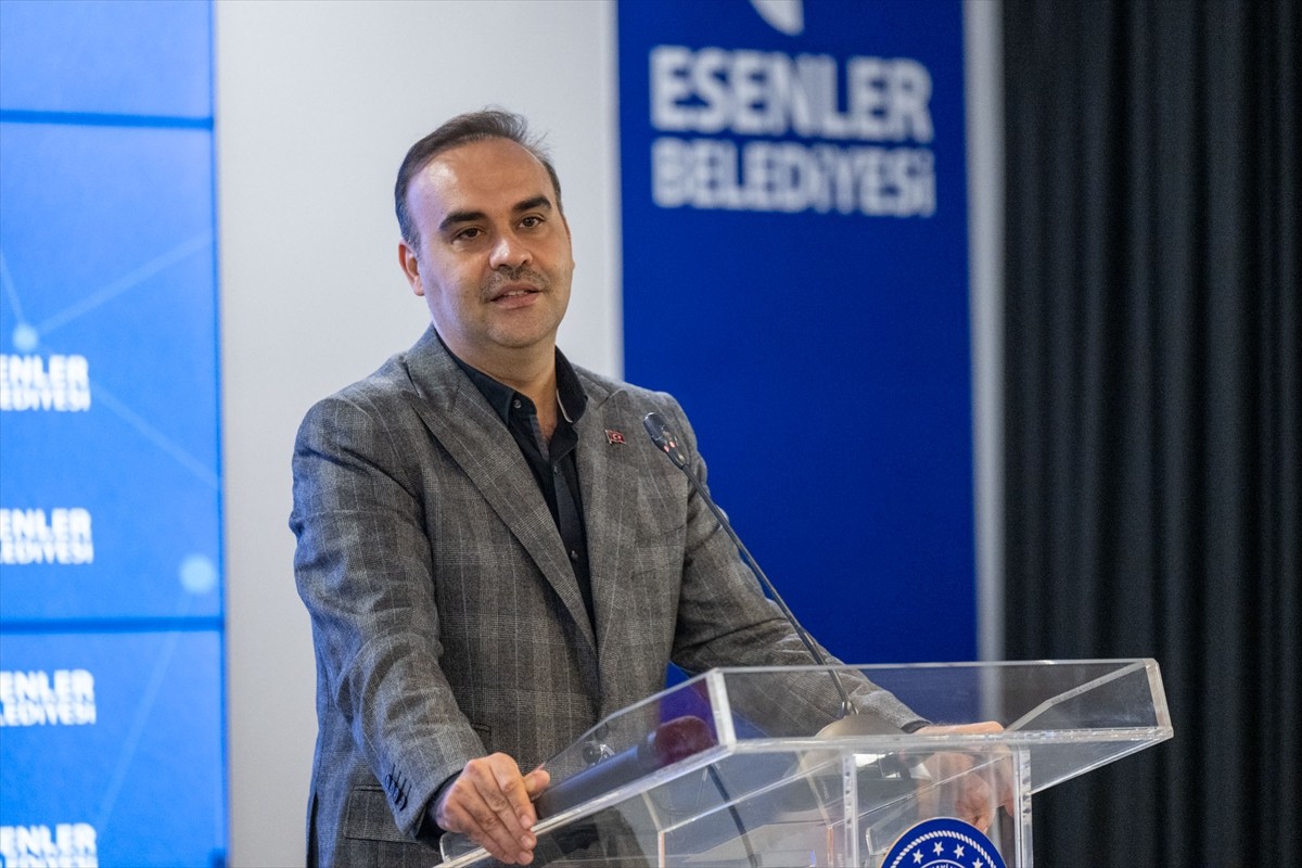 Sanayi ve Teknoloji Bakanı Mehmet Fatih Kacır, Esenler Belediyesi tarafından Esenler Gençlik...