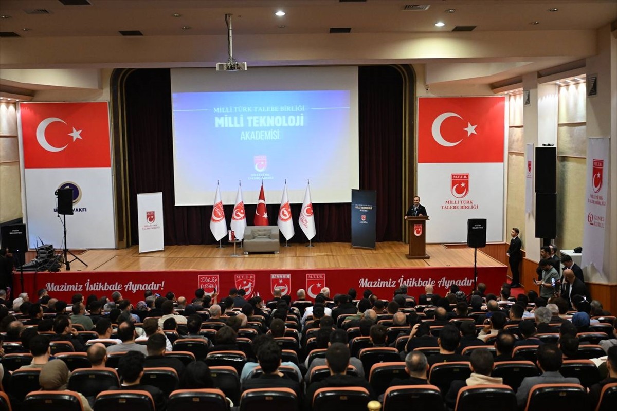 Sanayi ve Teknoloji Bakanı Mehmet Fatih Kacır, Milli Türk Talebe Birliğinin düzenlediği, teknoloji...
