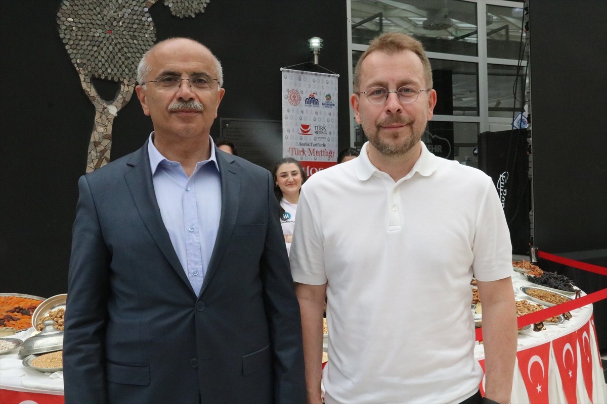 Şef Ömür Akkor, Malatya'da Türk Mutfağı Haftası etkinlikleri kapsamında Arapgir mor reyhan...