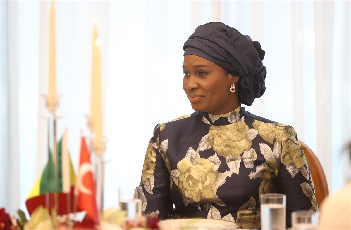 Senegal Cumhurbaşkanı Bassirou Diomaye Faye'ın eşi Marie Khone Faye (fotoğrafta), Dakar'da kadın...