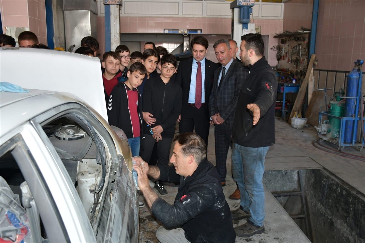 Sinop'un Türkeli ilçesinde, Valilik talimatıyla yürütülen iki proje kapsamında öğrenciler...