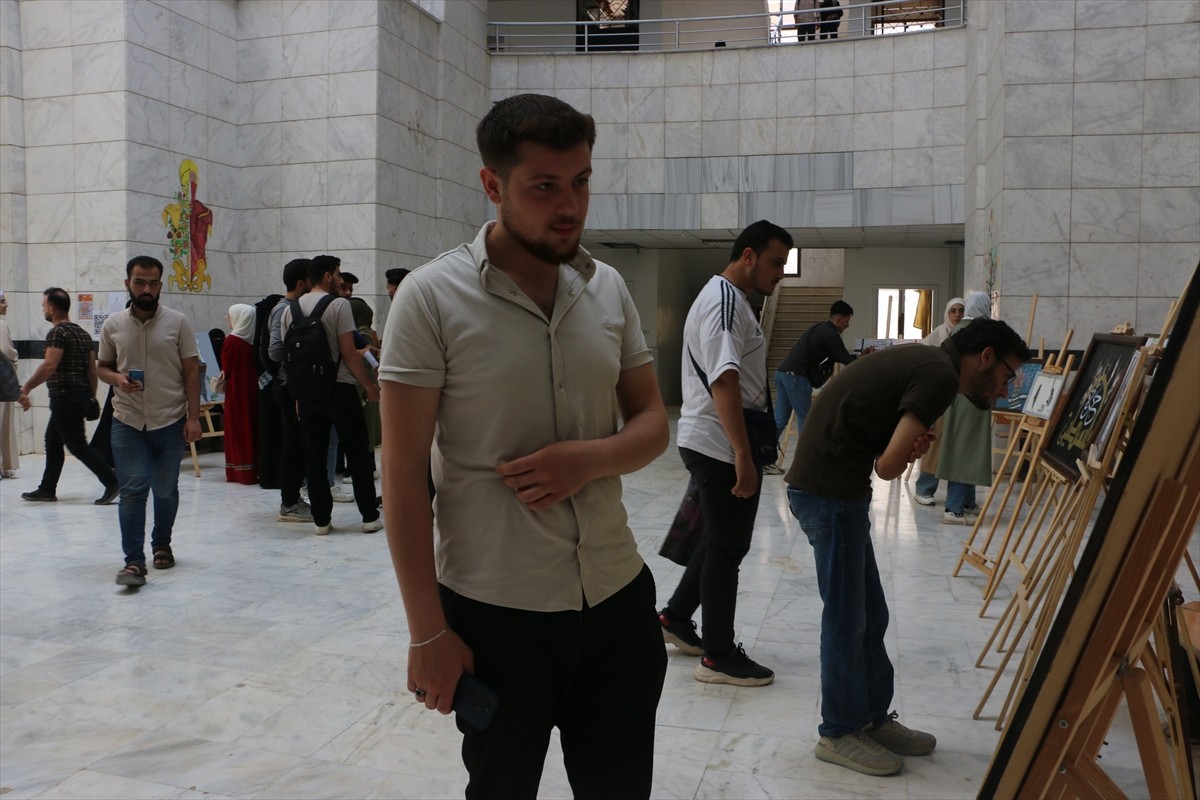 Suriye'nin kuzeybatısındaki İdlib ilinde, üniversite öğrencileri "Vaadimiz Onları Desteklemek"...