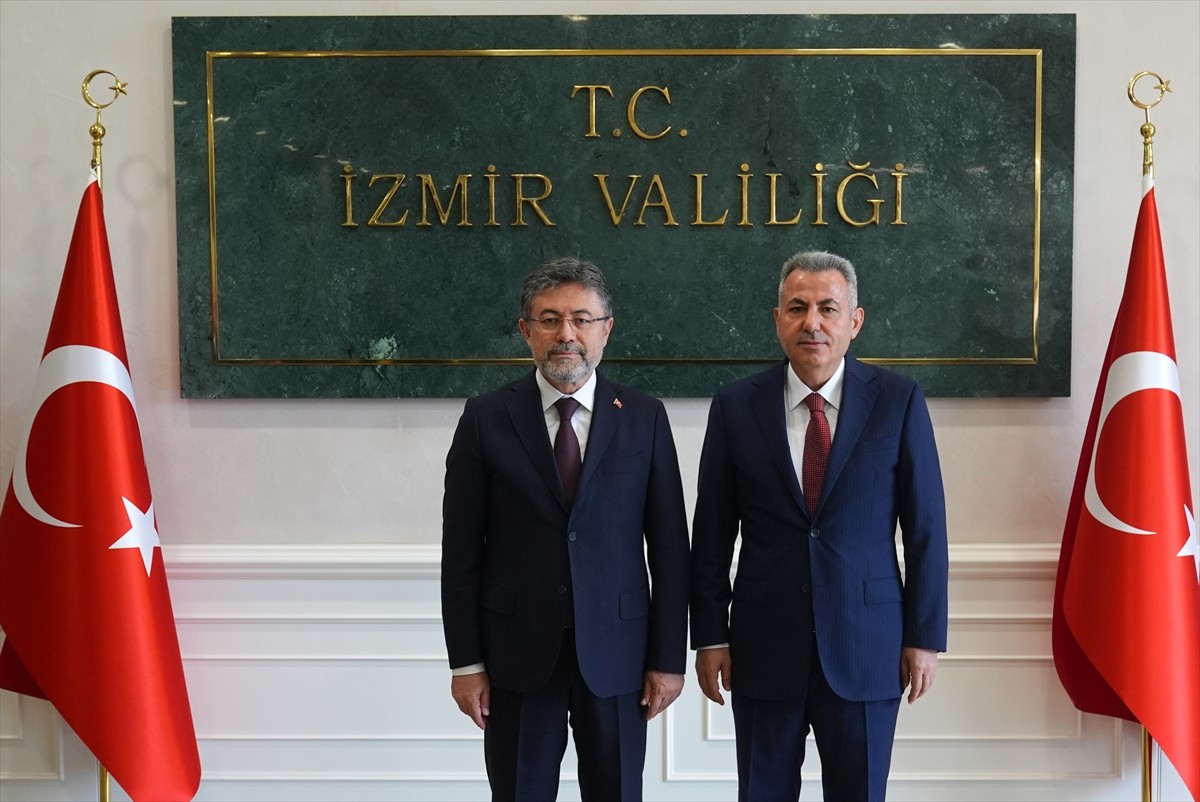 Tarım ve Orman Bakanı İbrahim Yumaklı (solda), İzmir Valisi Süleyman Elban'ı (sağda) ziyaret...