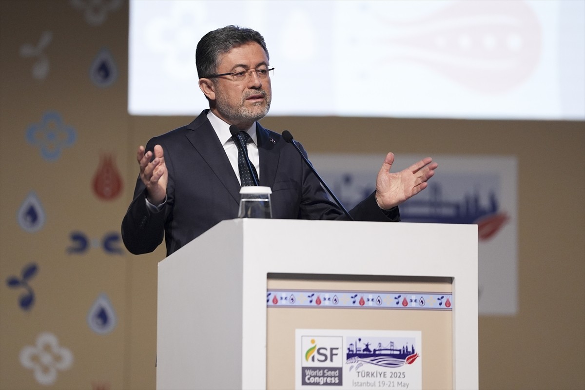 Tarım ve Orman Bakanı İbrahim Yumaklı, Uluslararası Tohum Federasyonu (ISF) organizasyonunda...