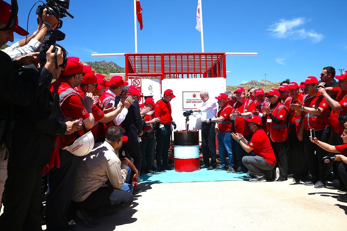 TBMM Başkanı Numan Kurtulmuş, beraberinde Enerji ve Tabii Kaynaklar Bakanı Alparslan Bayraktar, AK...