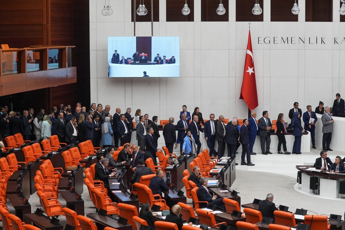 TBMM Genel Kurulu'nda grup önerilerinin görüşülmesinin ardından RTÜK'te AK Parti, CHP ve İYİ Parti...
