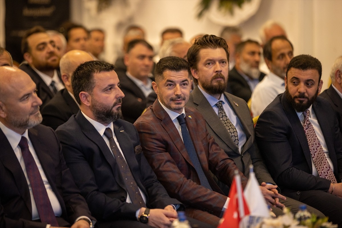 TBMM İçişleri Komisyonu Başkanı ve AK Parti İstanbul Milletvekili Süleyman Soylu'nun (sağ 3)...