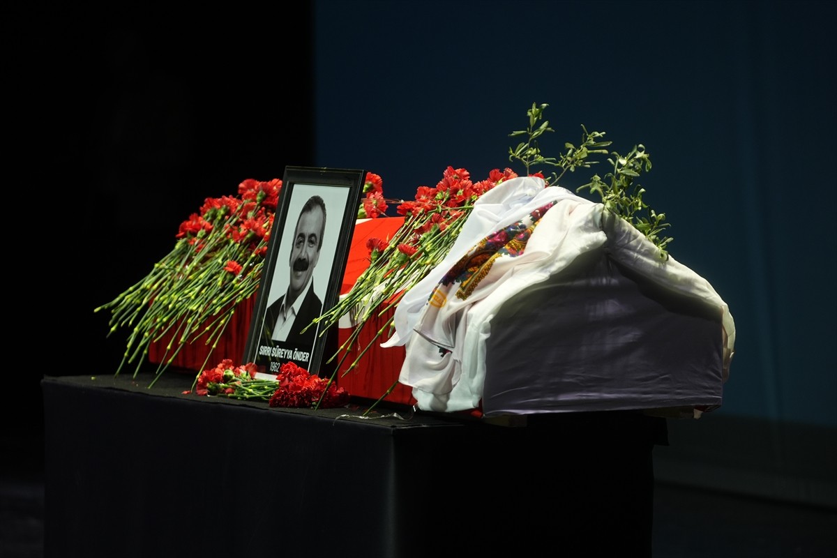 Tedavi gördüğü hastanede hayatını kaybeden TBMM Başkanvekili ve DEM Parti İstanbul Milletvekili...