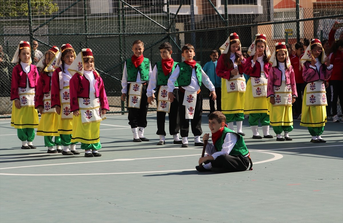 Tekirdağ'da "Geleneksel Çocuk Oyunları Şenliği" düzenlendi. İl Milli Eğitim Müdürlüğünce Hüseyin...