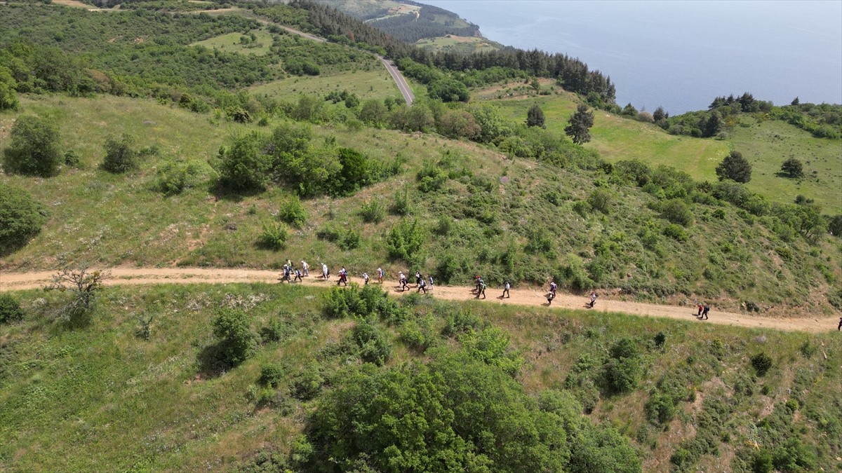  Tekirdağ'da "Müzeler Haftası" dolayısıyla Ganos Dağı eteklerindeki ormanlarda doğa yürüyüşü...