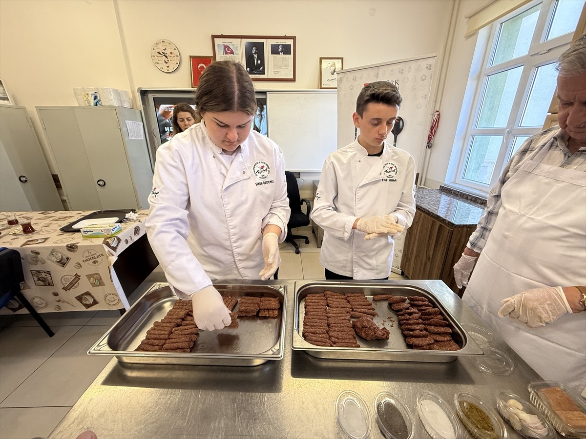 Tekirdağ'da "Türk Mutfağı Haftası" etkinlikleri kapsamında şef adayı öğrenciler, coğrafi işaret...