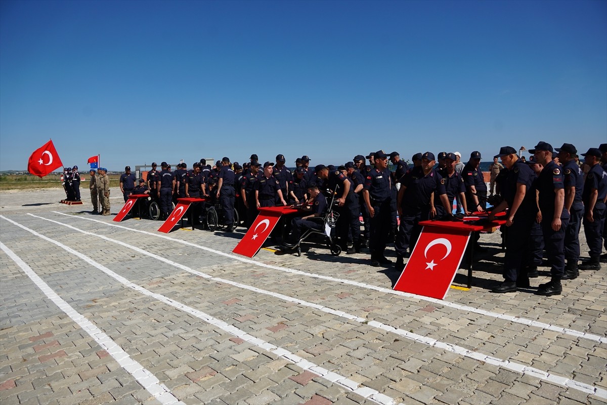  Tekirdağ'da temsili askerlik uygulaması kapsamında 33 engelli genç üniforma giyip yemin etti. İl...