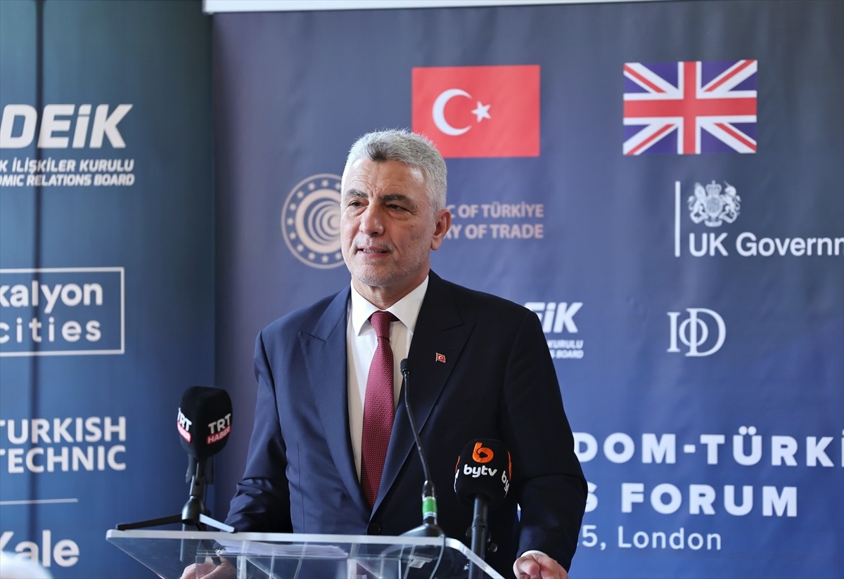 Ticaret Bakanı Ömer Bolat, Londra temasları kapsamında, Dış Ekonomik İlişkiler Kurulu (DEİK) ve...