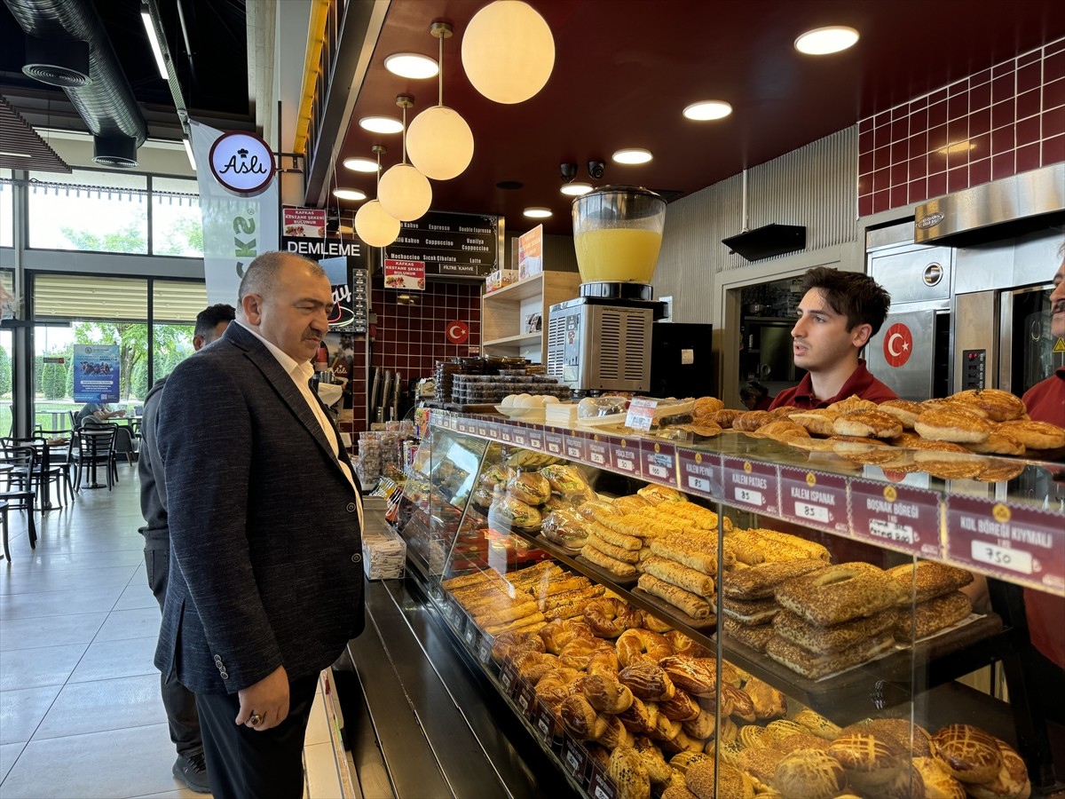 Ticaret Bakanlığı ekipleri, Kurban Bayramı öncesi İstanbul'da fiyat etiketi denetimi yaptı....