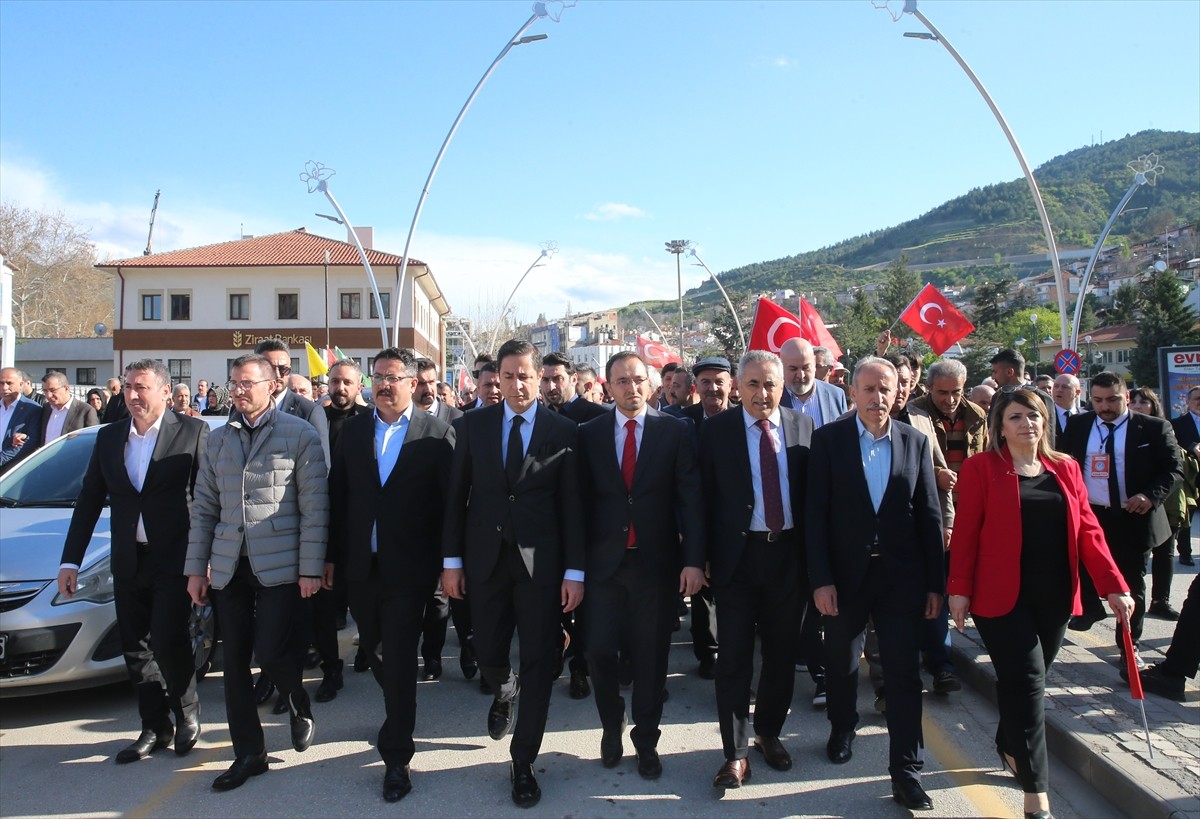 Tokat'ta, 3 Mayıs Türkçülük Günü dolayısıyla yürüyüş düzenlendi. Cumhuriyet Meydanı'nda toplanan...