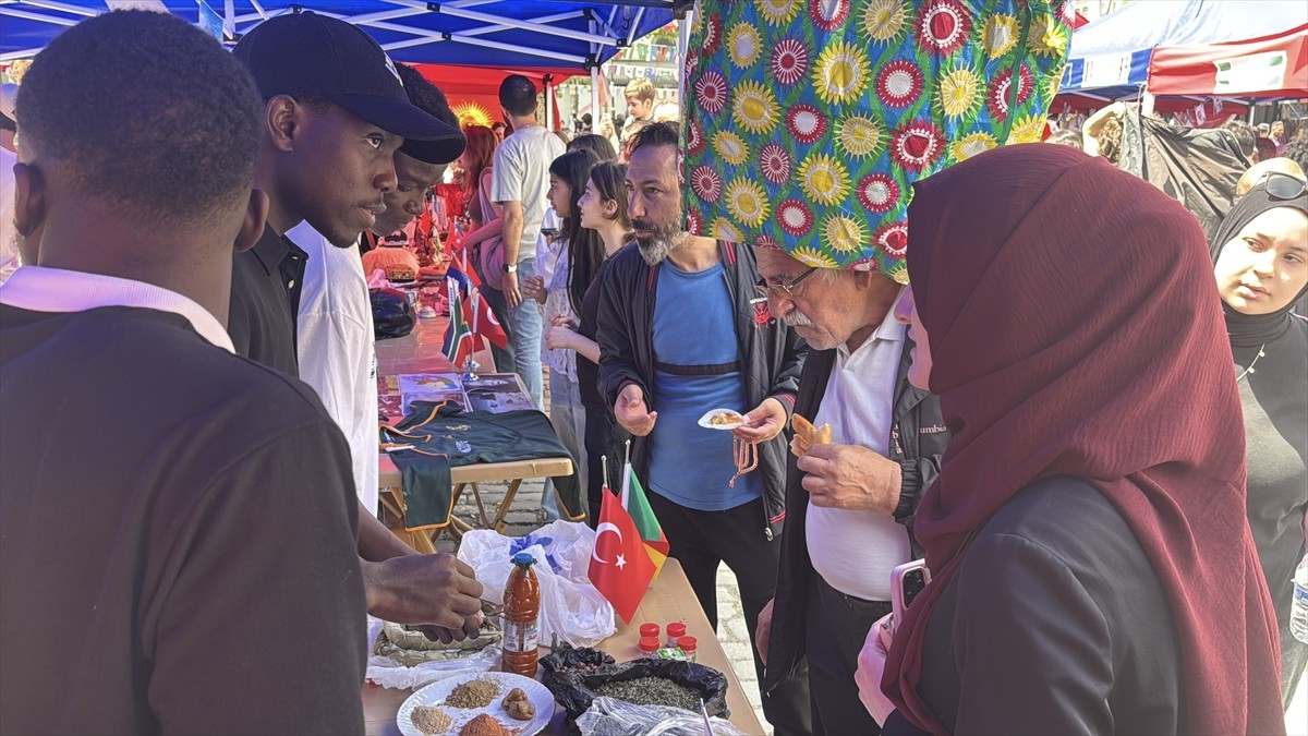 Trabzon'da, "13. Uluslararası Öğrenci Buluşması" 50 ülkeden öğrencinin katılımıyla yapıldı....