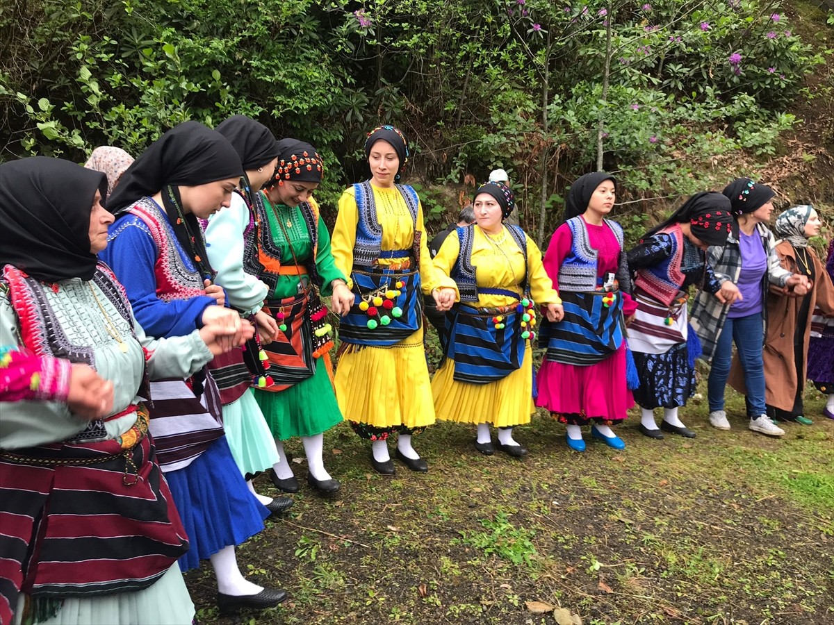 Trabzon'un Şalpazarı ilçesinde "30. Acısu Hıdırellez Kültür ve Bahar Bayramı Şenliği" yapıldı....