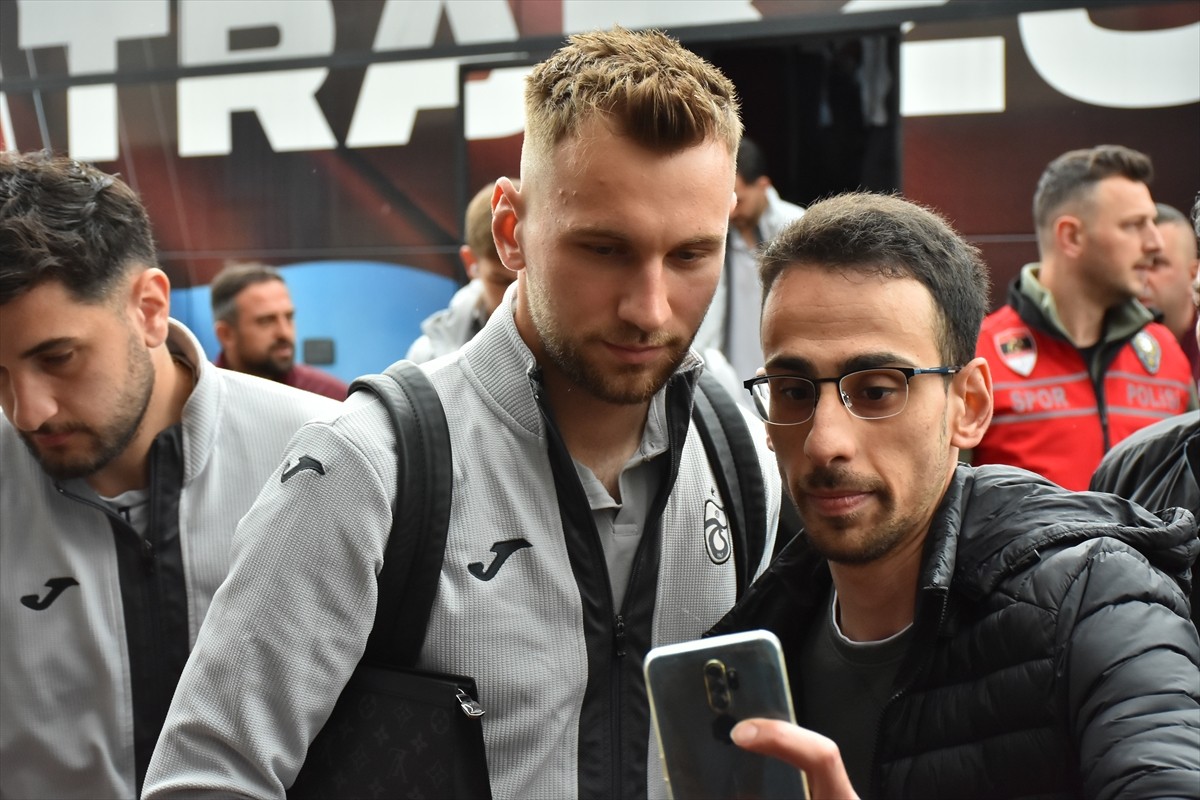 Trabzonspor, Ziraat Türkiye Kupası finalinde yarın Galatasaray ile yapacağı maç için Gaziantep'e...