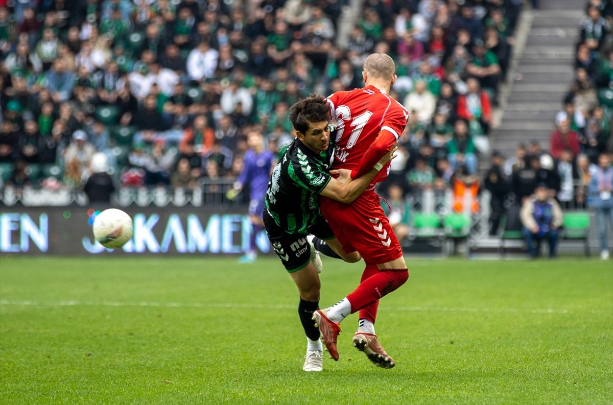 Trendyol 1. Lig'de 38. ve son haftasında, Kocaelispor, sahasında E.G.İ. Ankara Keçiörengücü'nü...