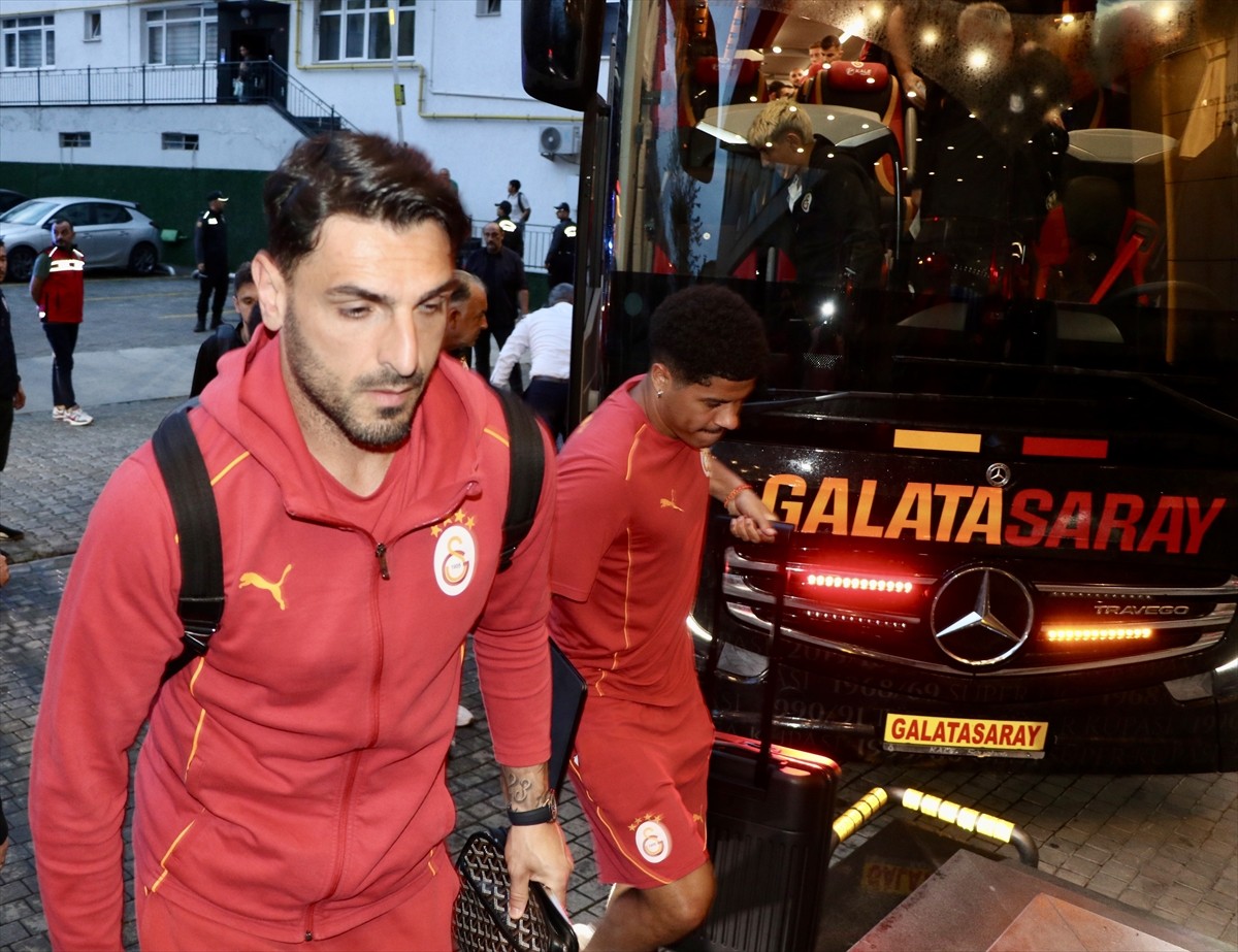 Trendyol Süper Lig'in 35. haftasında yarın Trabzonspor ile karşılaşacak Galatasaray, Trabzon'a...