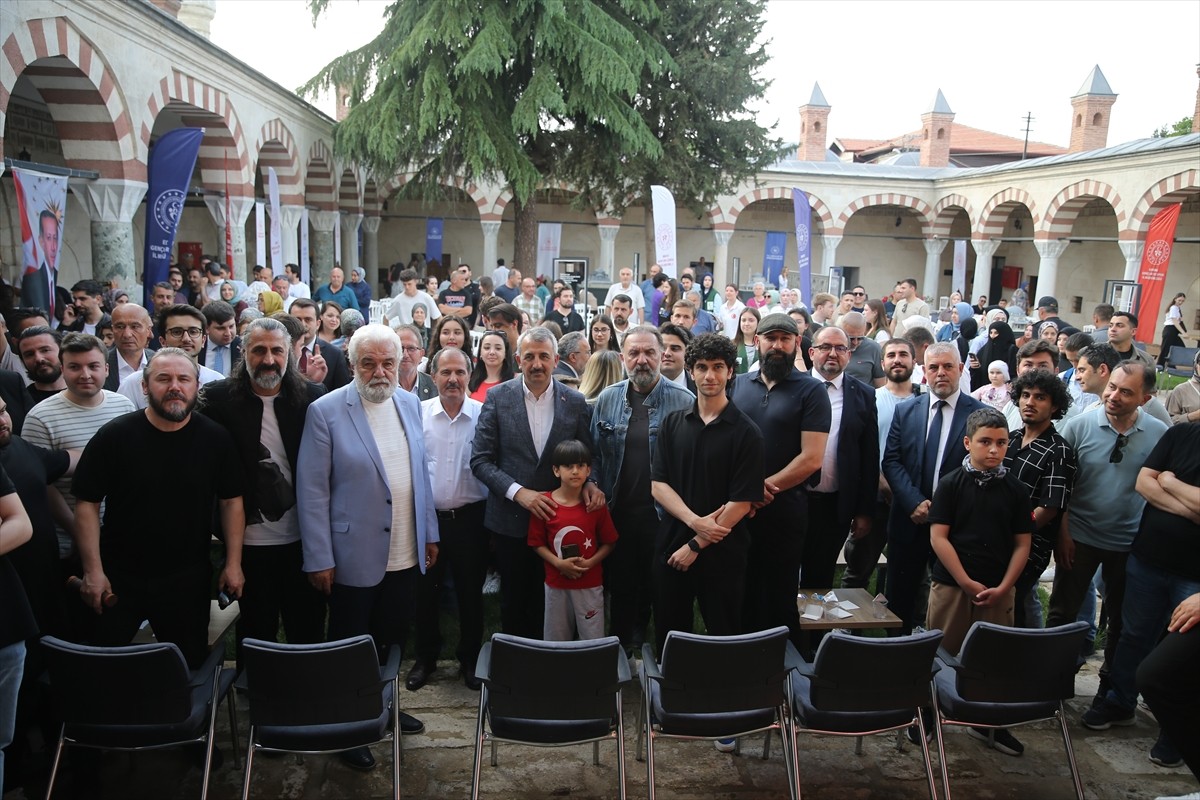 TRT'de yayımlanan "Mehmed: Fetihler Sultanı" dizisi oyuncuları, İstanbul'un fethinin 572. yılı...