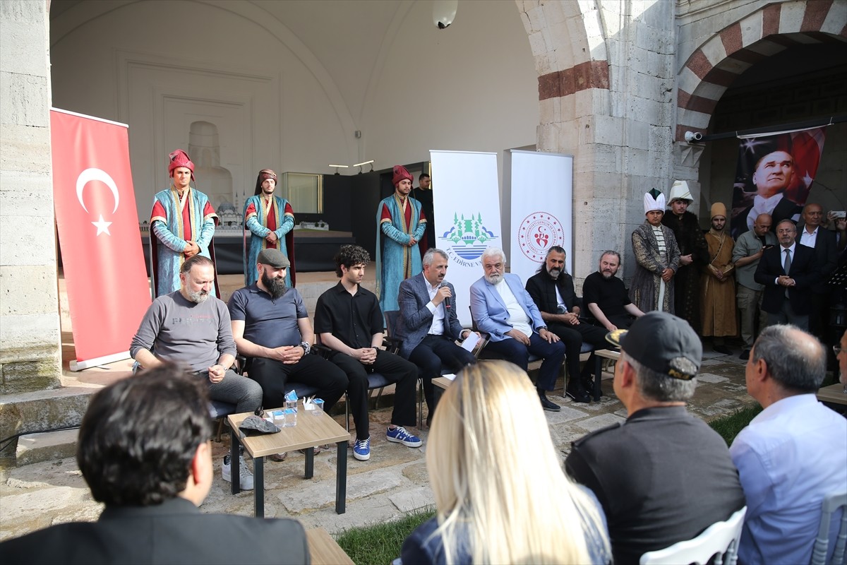 TRT'de yayımlanan "Mehmed: Fetihler Sultanı" dizisi oyuncuları, İstanbul'un fethinin 572. yılı...
