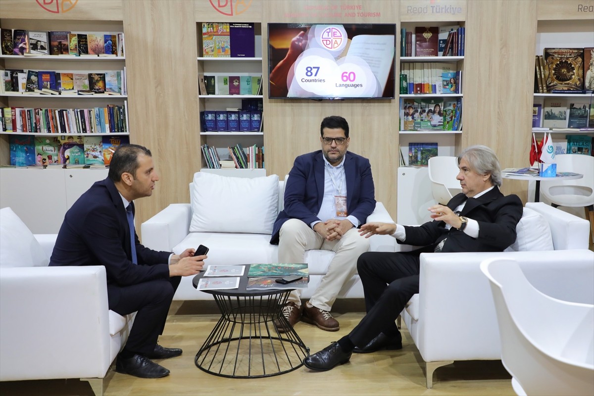 Tunus'ta bu yıl 39'uncusu düzenlenen Tunus Uluslararası Kitap Fuarı'nda kurulan Türkiye Ulusal...