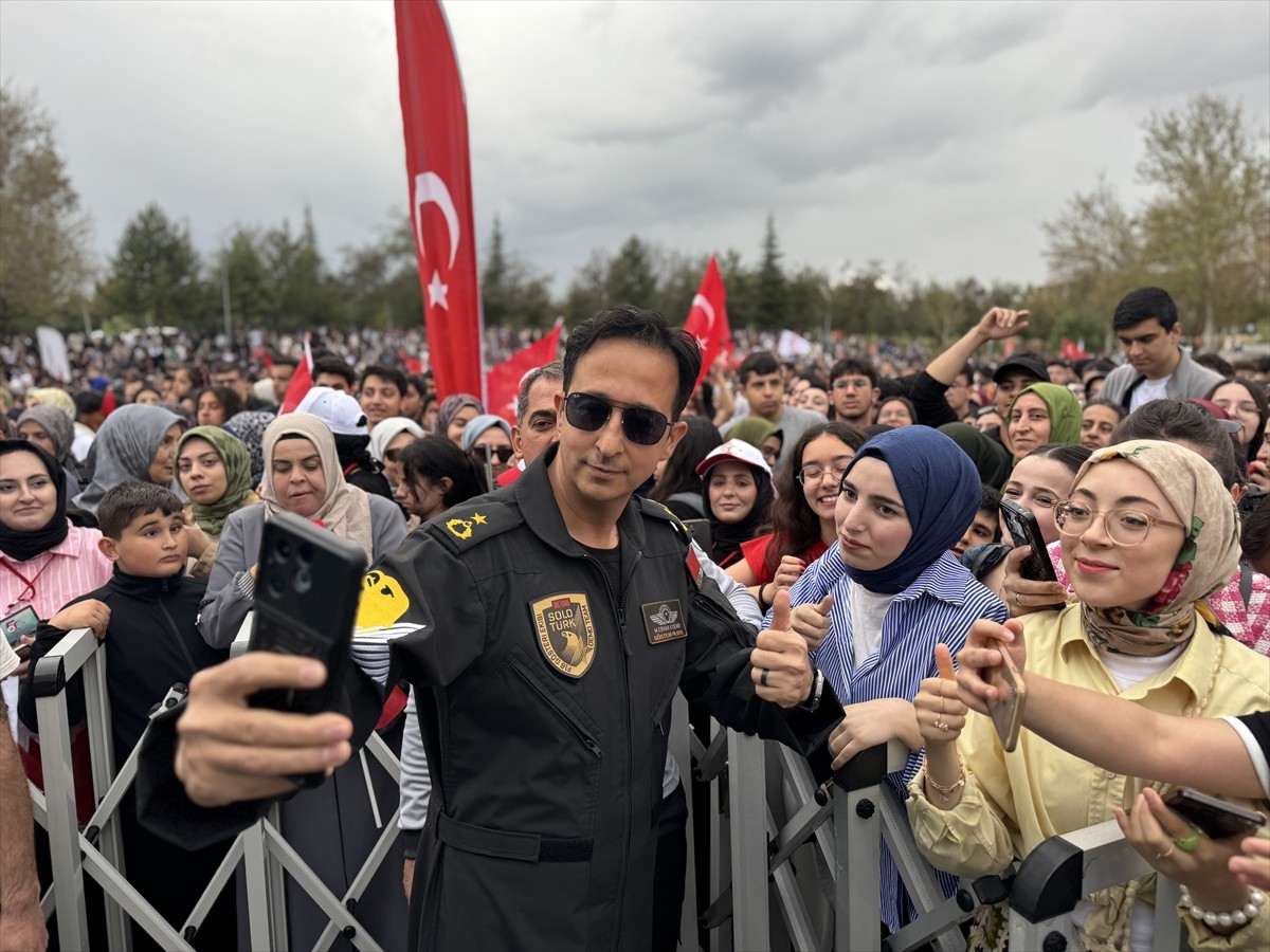 Türk Hava Kuvvetlerinin akrobasi timi SOLOTÜRK'ün Fırat Üniversitesinin 50. kuruluş yılı...