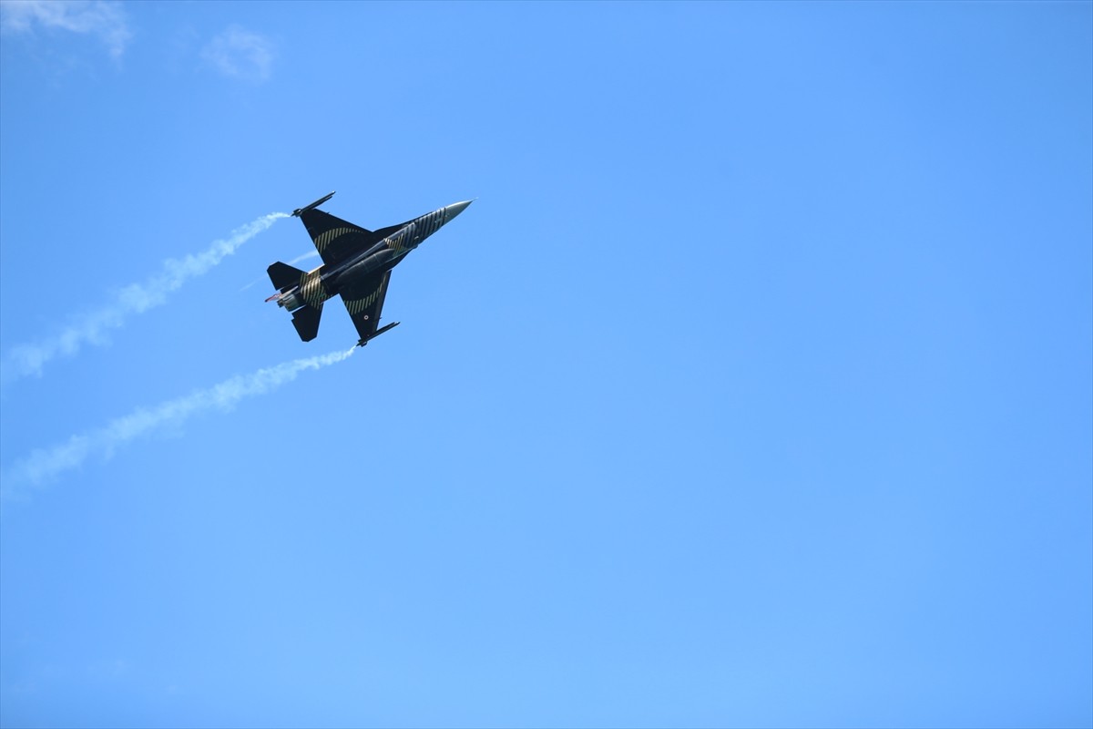 Türk Hava Kuvvetlerinin akrobasi timi SOLOTÜRK, bahardan yaza geçişin sembolü olarak bilinen...