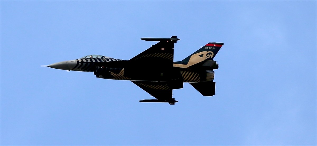 Türk Hava Kuvvetlerinin akrobasi timi SOLOTÜRK, Malatya'da yapacağı gösteri uçuşu öncesi prova...