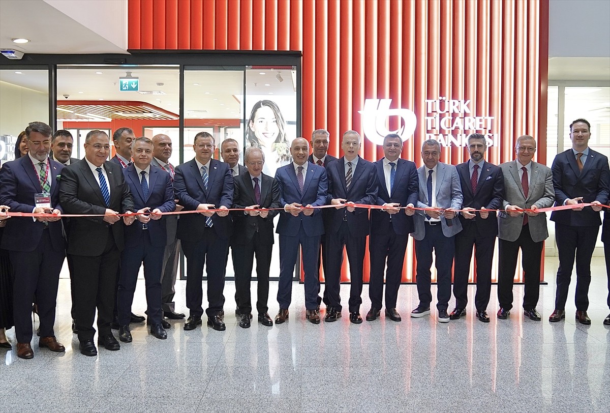 Türk Ticaret Bankası, yenilenen yapısıyla tekrar faaliyete geçti. Bankanın tanıtım toplantısına...