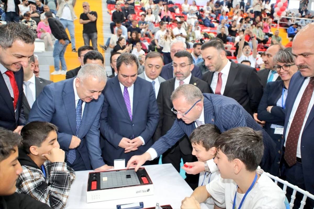 Türkiye'nin 81 ilinden ve Kuzey Kıbrıs Türk Cumhuriyeti'nden gelen 820 öğrencinin yarışacağı "7....