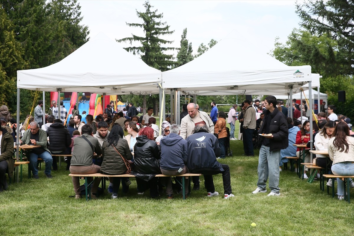 Türkiye'nin Bratislava Büyükelçiliği himayesinde, Slovakya'da yaşayan Türkleri bir araya getirmek...