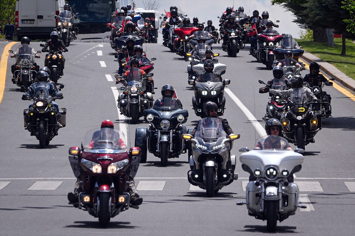 Türkiye'nin çeşitli illerinden Ankara'ya gelen Türk Chopper Motor Kulübü üyeleri, motosikletleri...