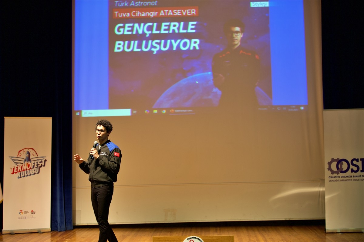Türkiye'nin ikinci astronotu Tuva Cihangir Atasever, Osmaniye'de üniversite öğrencileriyle bir...