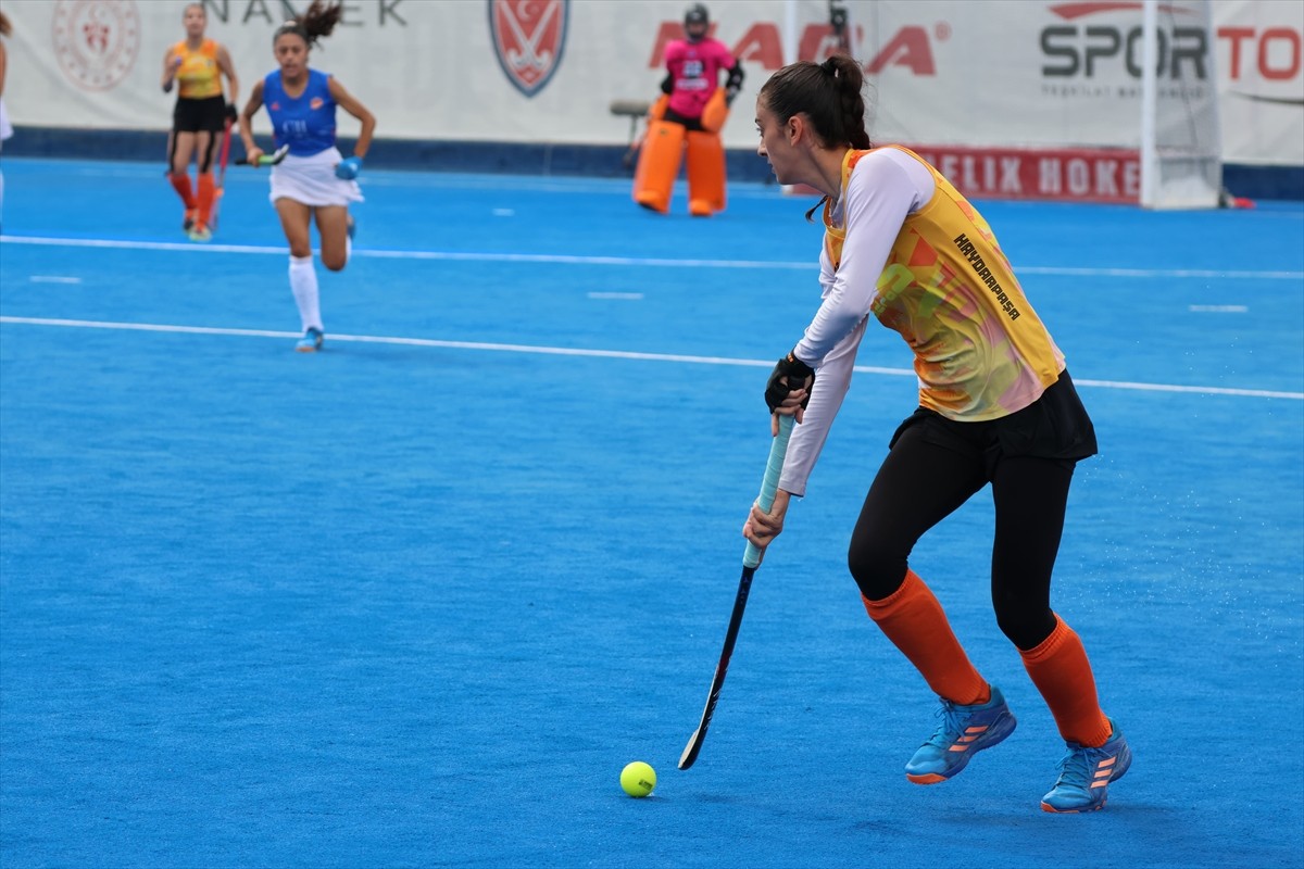 Türkiye Açık Alan Hokeyi Kadınlar Süper Ligi play-off yarı final maçında Metpack Alanya Yıldızları...