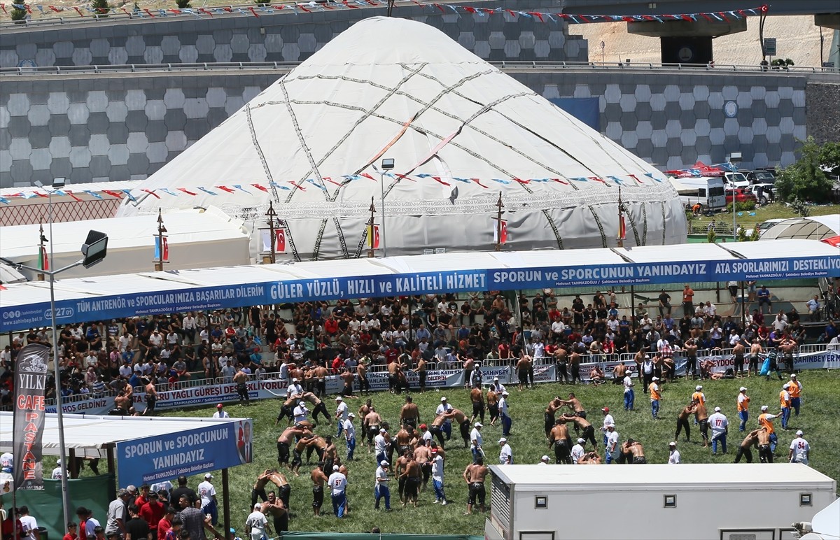 Türkiye Geleneksel Güreşler Federasyonu bünyesinde gerçekleştirilen CW Enerji Türkiye Yağlı Güreş...