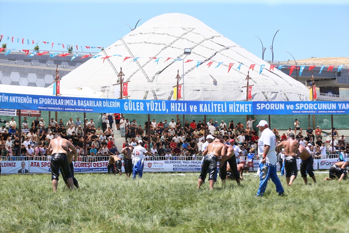 Türkiye Geleneksel Güreşler Federasyonu bünyesinde gerçekleştirilen CW Enerji Türkiye Yağlı Güreş...