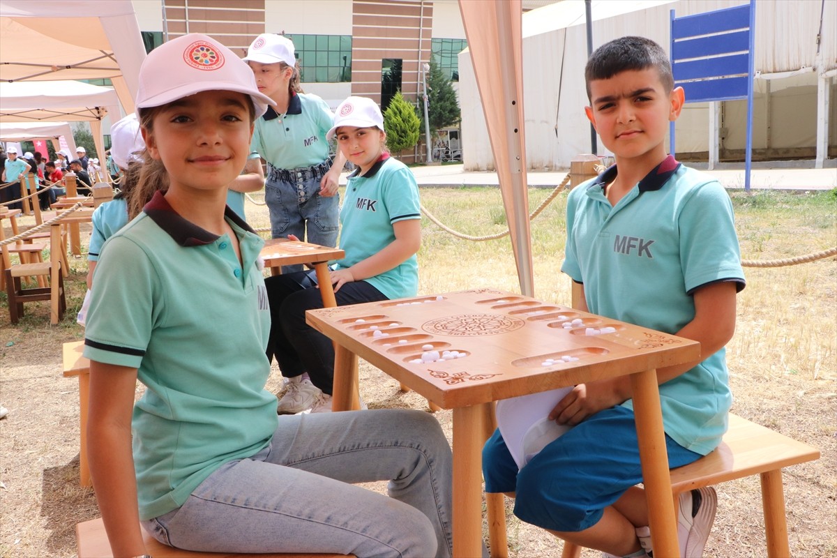 Türkiye Geleneksel Spor Dalları Federasyonunun Geleneksel Oyunlar Tırı, 6 Şubat 2023'teki...