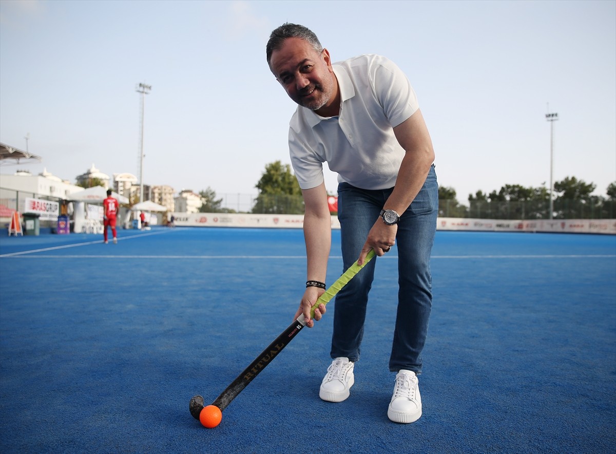 Türkiye Hokey Federasyonu Başkanı Mustafa Çakır, Açık Alan Hokeyi Kadınlar ve Erkekler Süper Ligi...