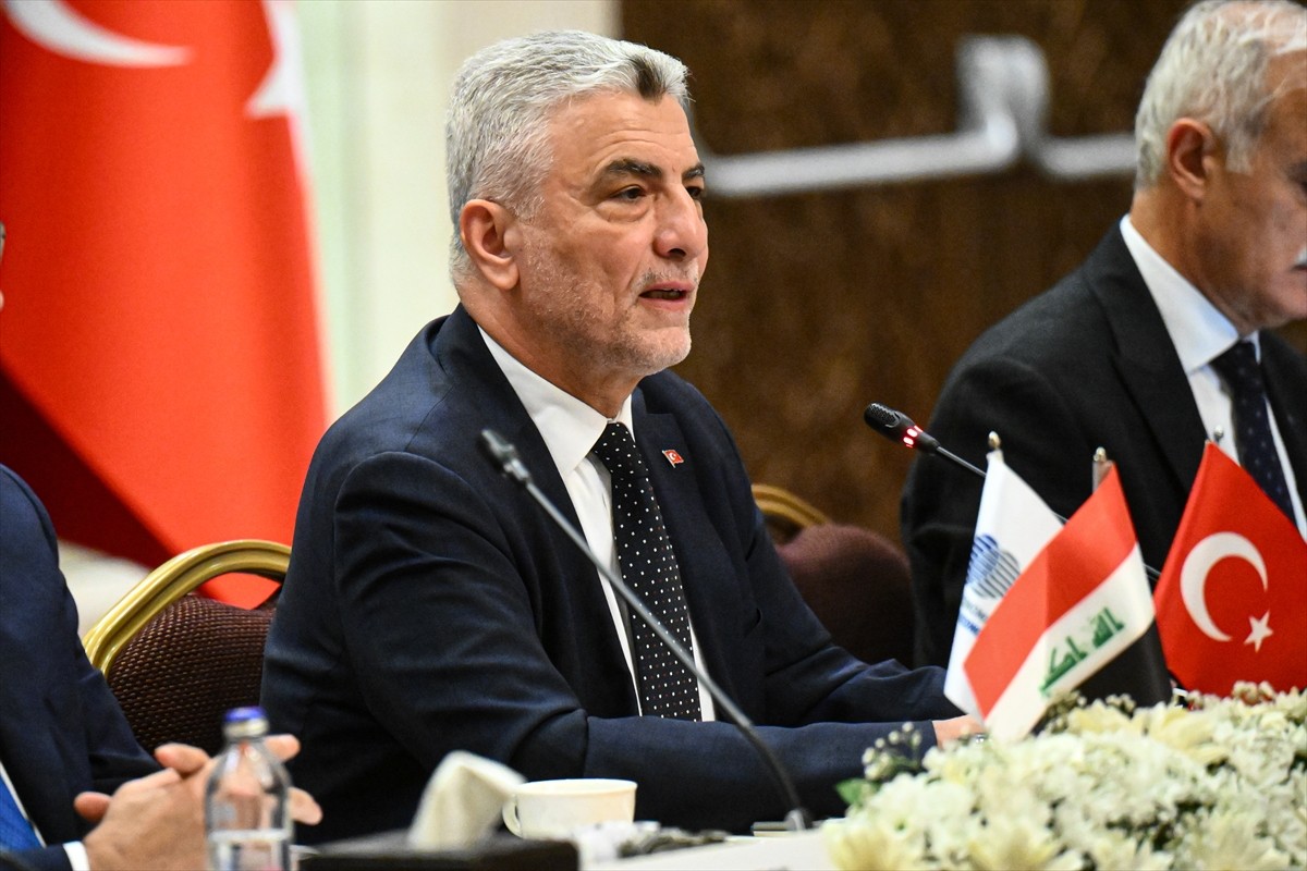 Türkiye-Irak Yuvarlak Masa Toplantısı, Ticaret Bakanı Ömer Bolat (sağ 4), Irak Ticaret Bakanı Etir...