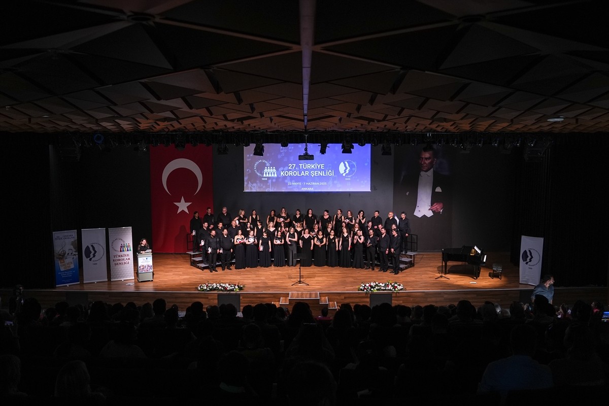 Türkiye Polifonik Korolar Derneğince (TPKD) düzenlenen 27. Türkiye Korolar Şenliği başladı. Şenlik...