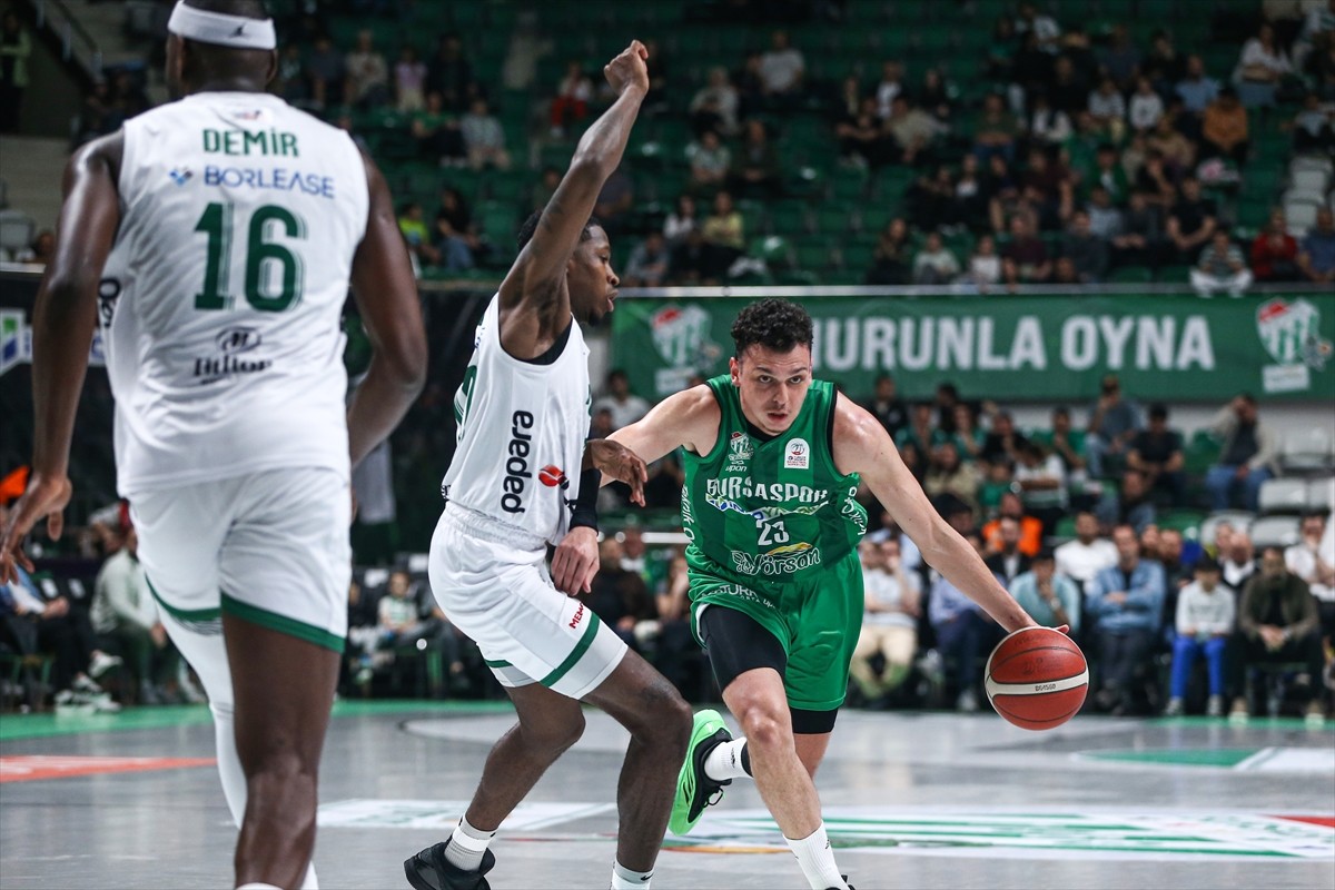 Türkiye Sigorta Basketbol Süper Ligi'nin 29. haftasında Bursaspor Yörsan ile Darüşşafaka Lassa...