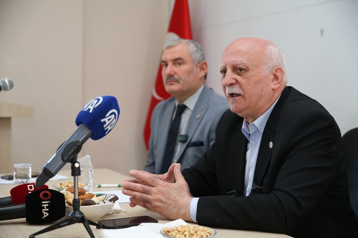 Türkiye Ziraat Odaları Birliği (TZOB) Genel Başkanı Şemsi Bayraktar, Sakarya'da Karasu Ziraat...