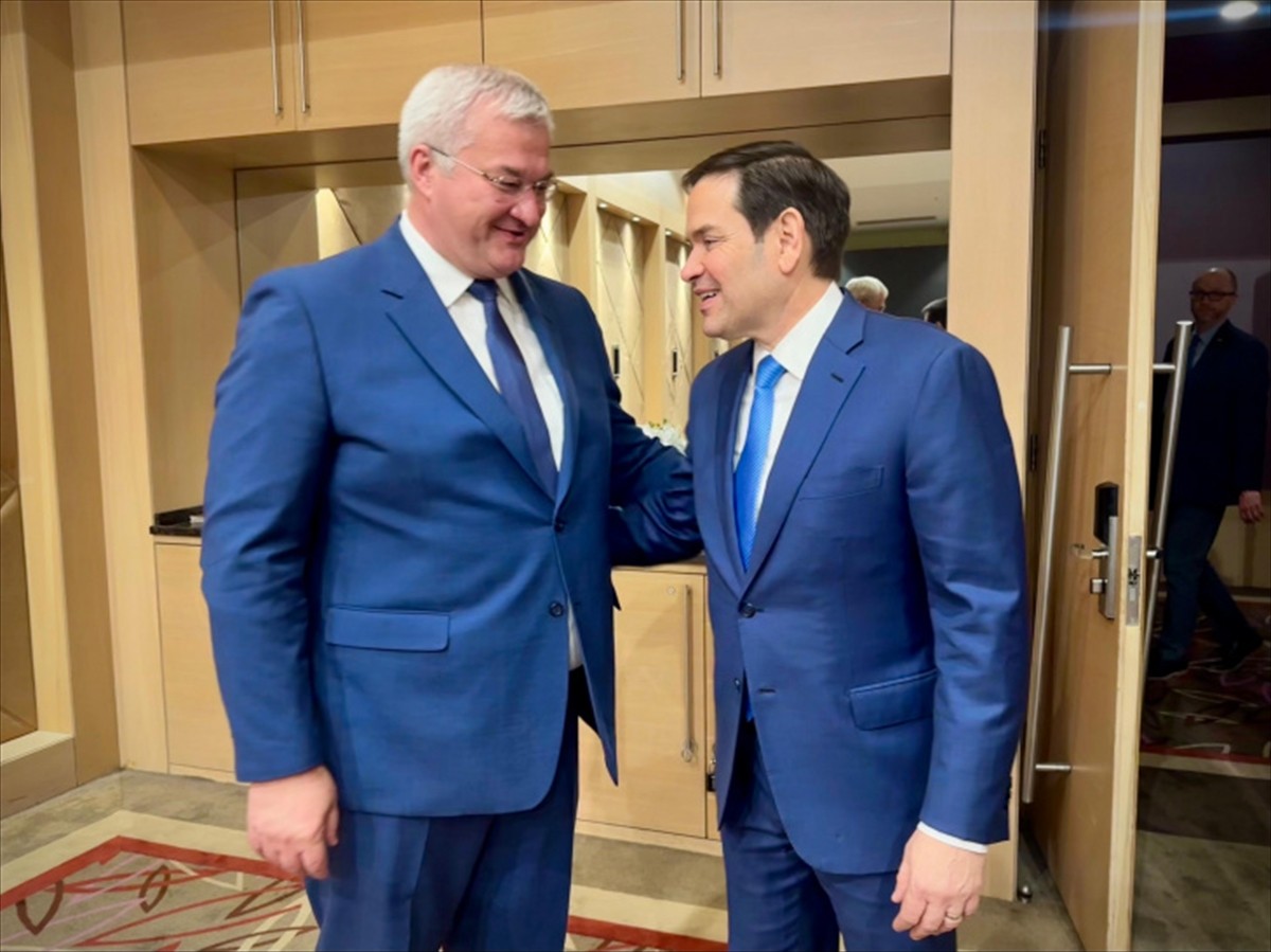 Ukrayna Dışişleri Bakanı Andrii Sybiha (solda), NATO Dışişleri Bakanları Gayriresmi Toplantısı’na...