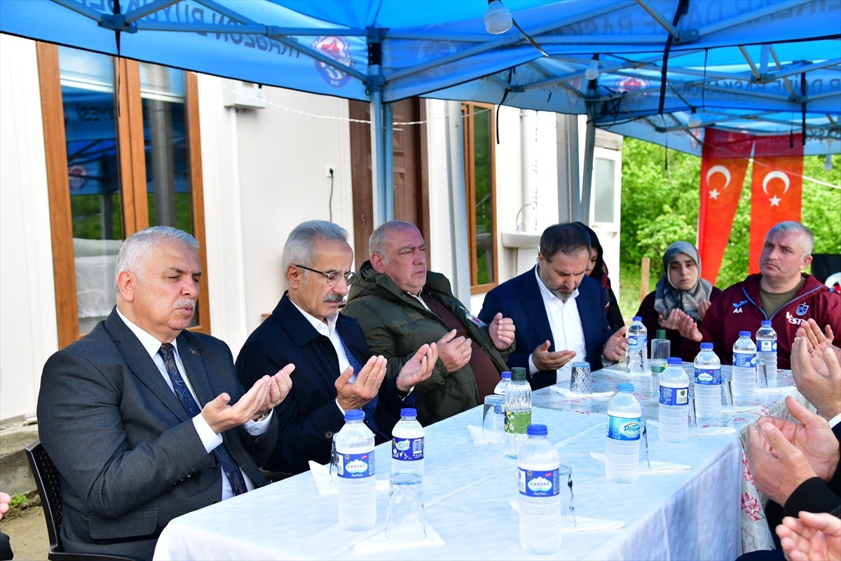 Ulaştırma ve Altyapı Bakanı Abdulkadir Uraloğlu (sağda), Pençe-Kilit Operasyonu bölgesinde...