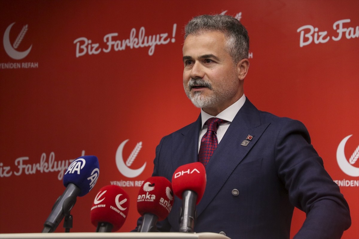 Yeniden Refah Partisi Genel Başkan Yardımcısı Suat Kılıç, parti genel merkezindeki Merkez Yürütme...